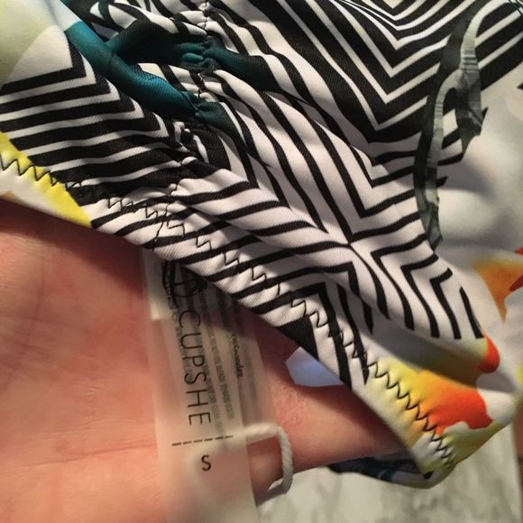 Cupshe Tropical Bottoms Black Wrap Top Size Small - Picture 5 of 5